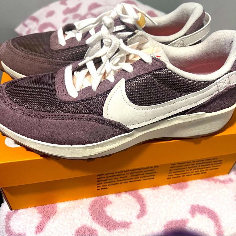 Nike Plum Waffle Debut Shoe Women’s 10- Like new